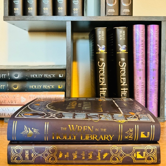 Fairyloot Exclusive Signed Edition The Wren In The Holly Library by K. A. Linde - Picture 11 of 13
